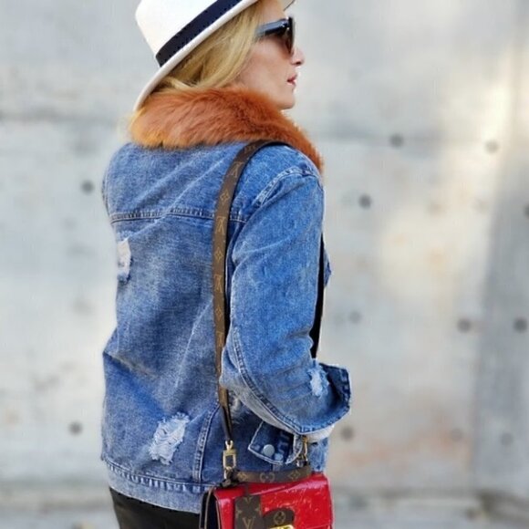 CASUAL DOLLZ Demin Jacket - Removelabe FUR COLLAR - Picture 3 of 4